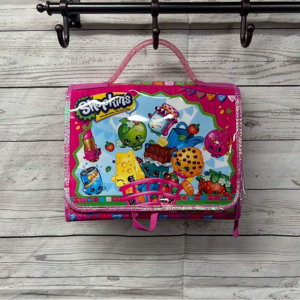 Shopkins fold-up hanging carry case. EUC